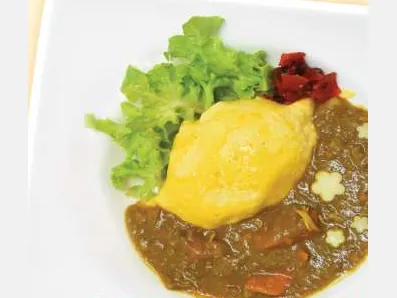 ออมเล็ตไรซ์ซอสแกงกะหรี่ &middot; Omelette Curry Rice